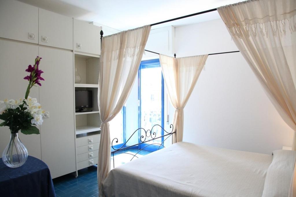 Hotel Ristorante Meson Feliz Terracina Bagian luar foto