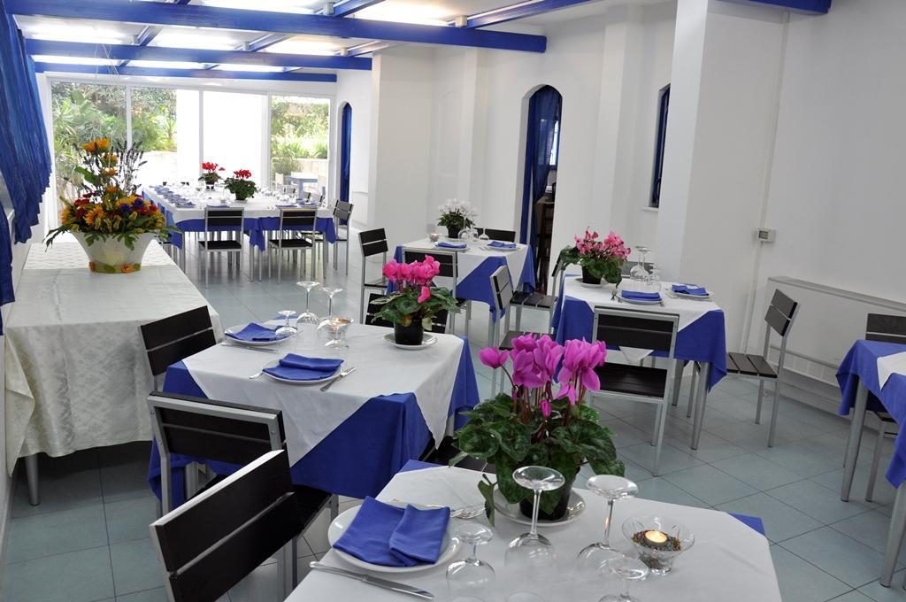 Hotel Ristorante Meson Feliz Terracina Bagian luar foto