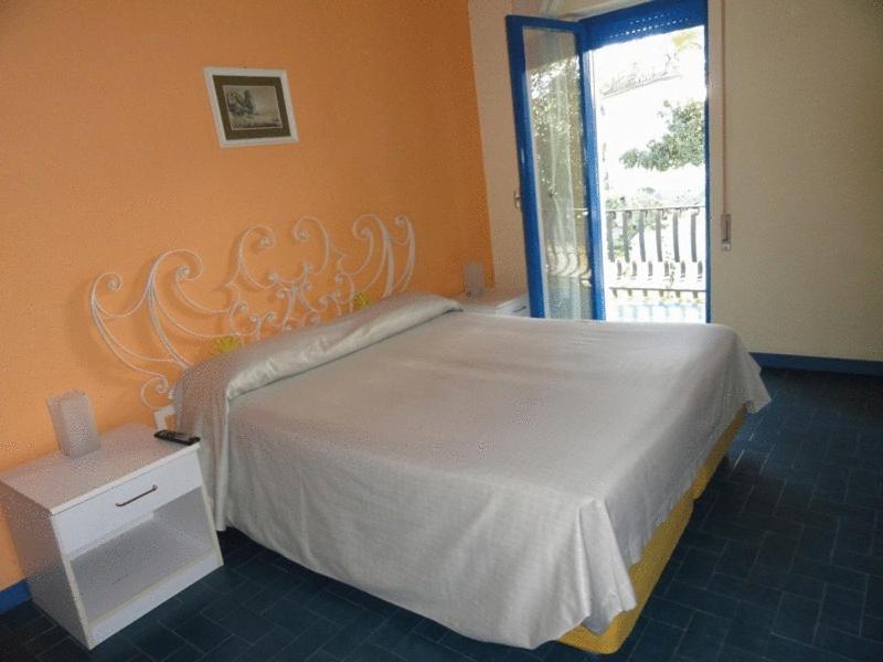 Hotel Ristorante Meson Feliz Terracina Ruang foto